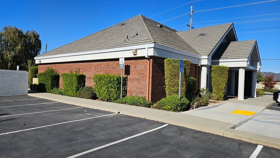 2100 W Kettleman Ln, Lodi, CA 95242 Office for Sale