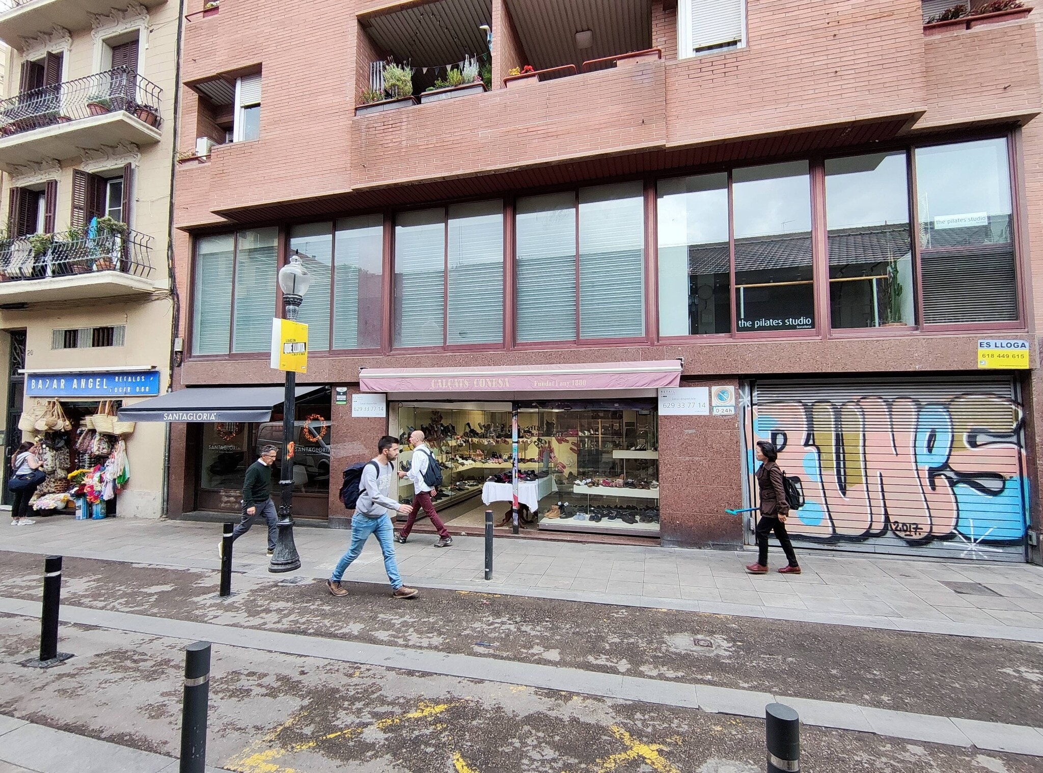 Retail in Barcelona, Barcelona for lease Building Photo- Image 1 of 18