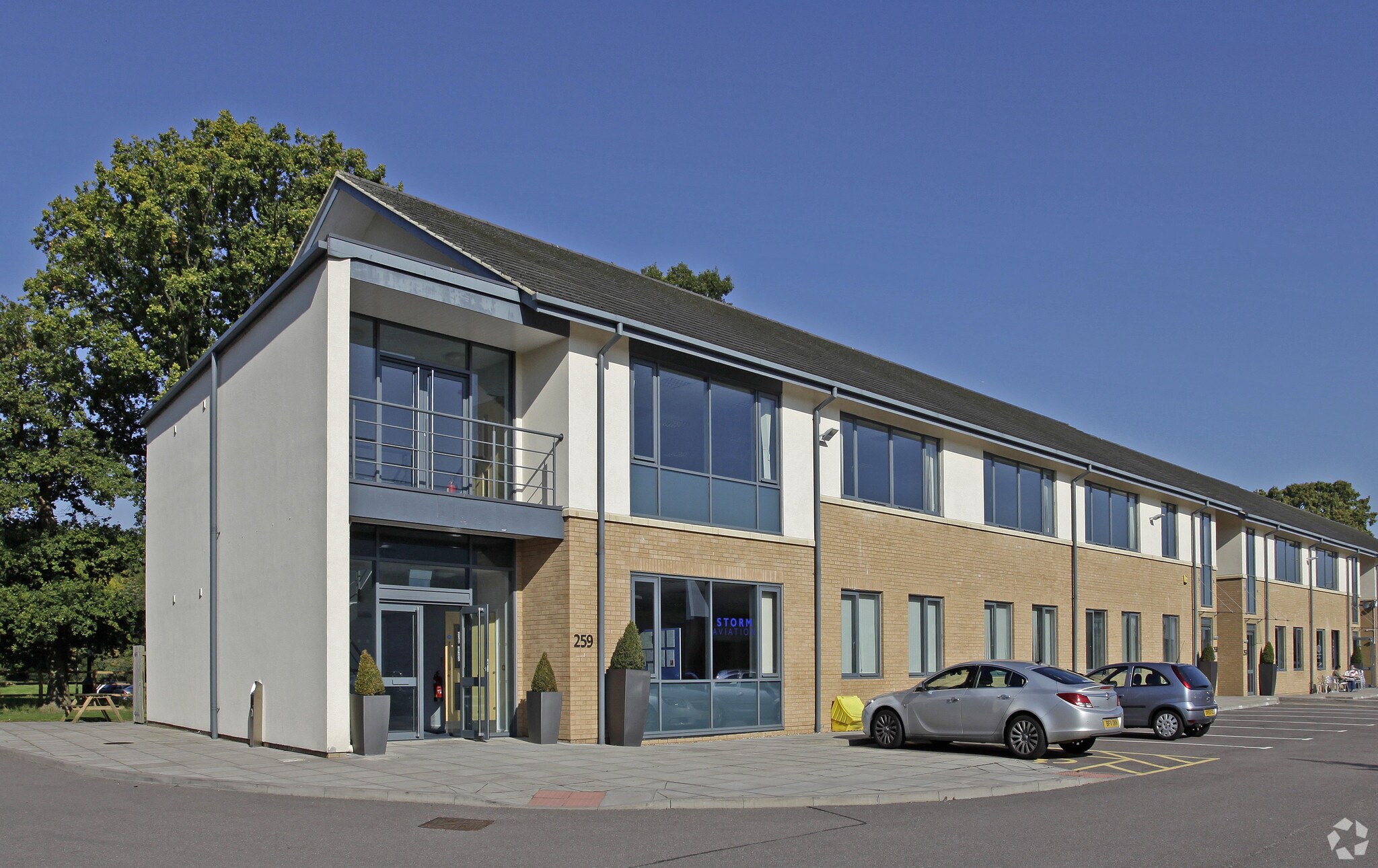 258-259 Capability Green, Luton for sale Primary Photo- Image 1 of 1