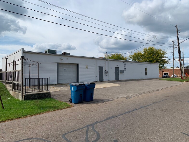 982 E Tallmadge Ave, Akron, OH for sale - Building Photo - Image 3 of 11