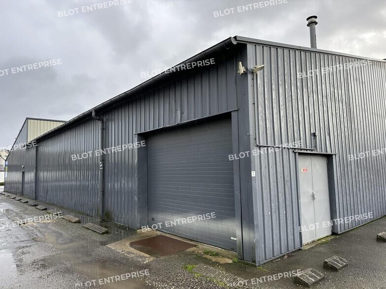 Retail in Lorient for lease - Building Photo - Image 3 of 5
