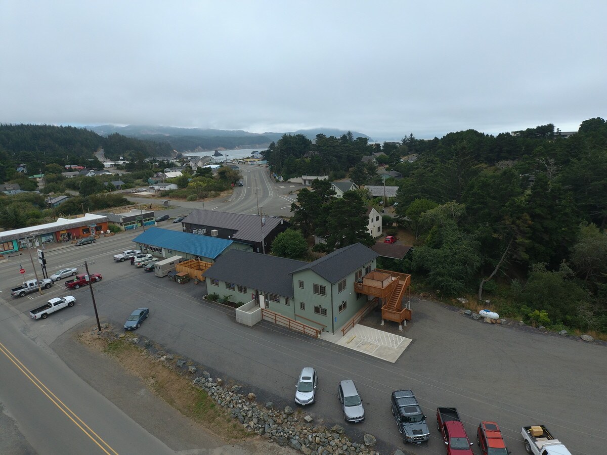 831 N Oregon St, Port Orford, OR 97465