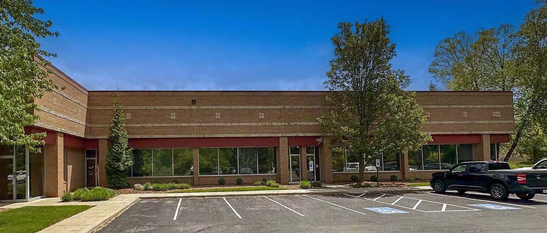 17295 Foltz Industrial Pky, Strongsville, OH for lease Building Photo- Image 1 of 16