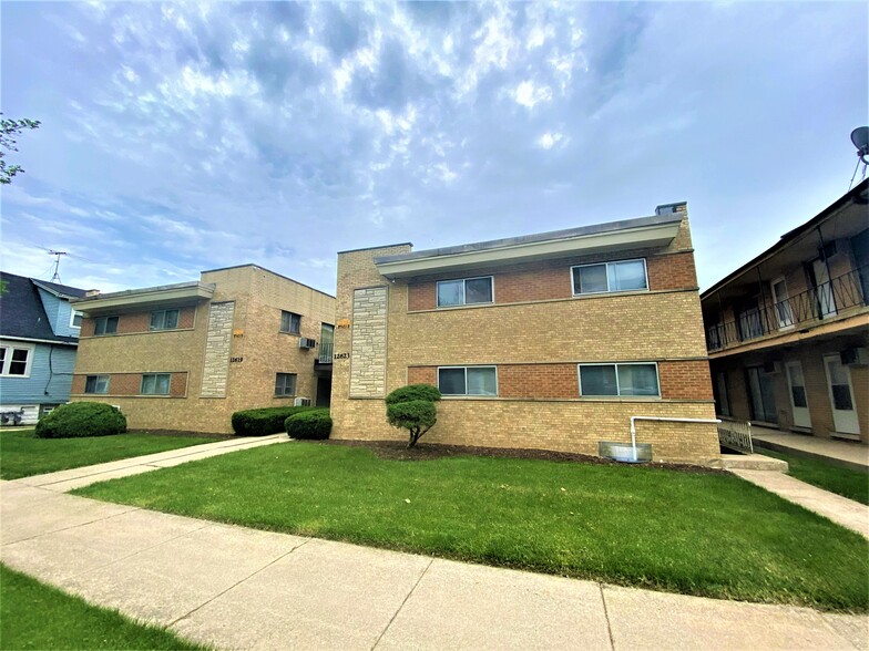 Multifamily in Calumet Park, IL for sale - Building Photo - Image 1 of 1