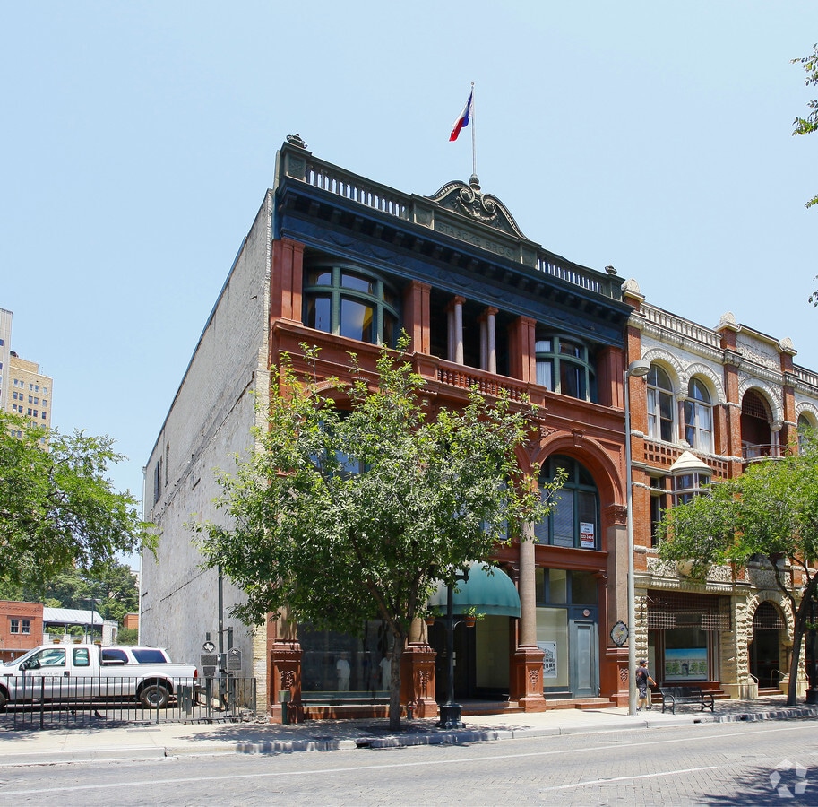 303315 E Commerce St, San Antonio, TX 78205