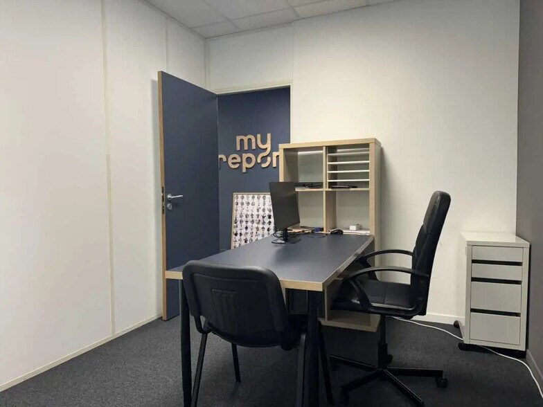 Office in Villeurbanne for lease - Interior Photo - Image 2 of 16