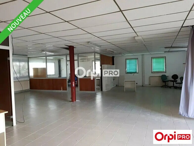 Flex in Romans-sur-Isère for lease - Interior Photo - Image 2 of 12