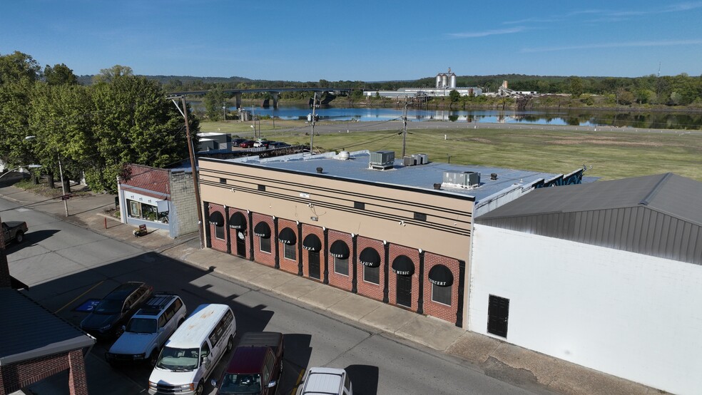 115 S Front St, Dardanelle, AR for sale - Primary Photo - Image 1 of 30