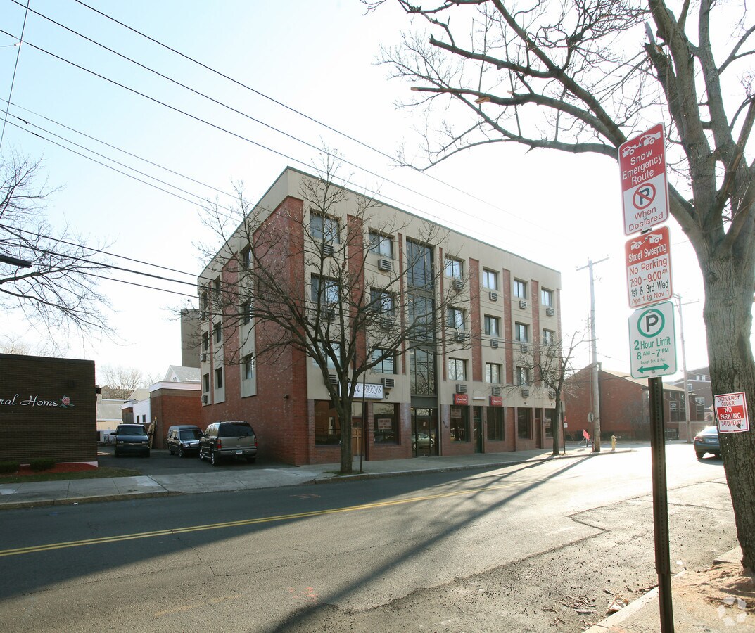 81 Dixwell Ave, New Haven, CT 06511