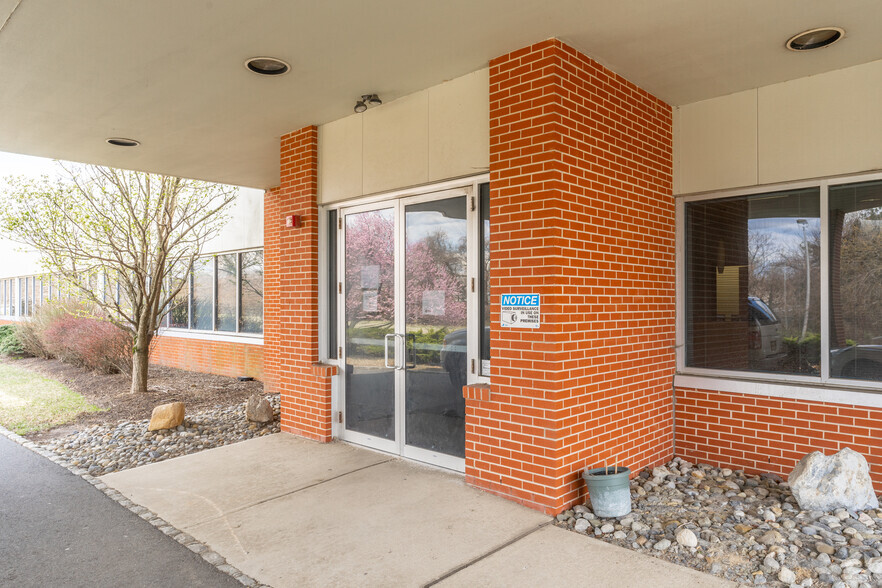 840 Nottingham Way, Trenton, NJ for lease - Building Photo - Image 3 of 23