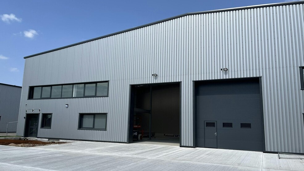 London Rd, Macclesfield for lease - Building Photo - Image 3 of 7