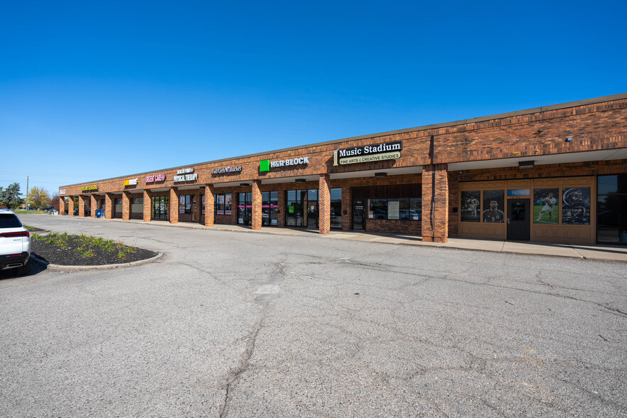 16700-16900 21 Mile Rd, Macomb Township, MI for lease - Building Photo - Image 1 of 2