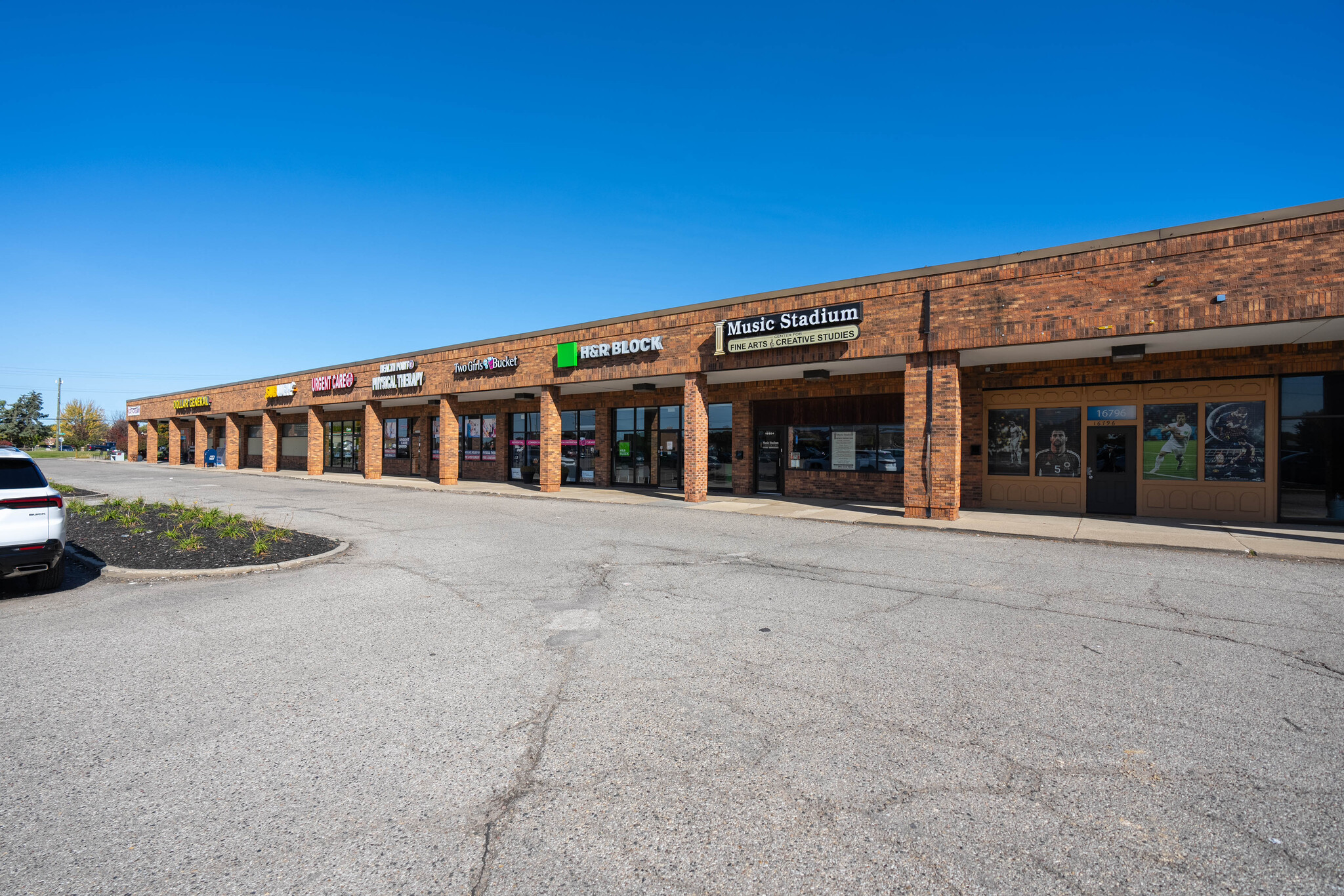 16700-16900 21 Mile Rd, Macomb Township, MI for lease Building Photo- Image 1 of 3