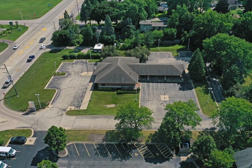 170 N Il-31, Crystal Lake, IL for lease - Building Photo - Image 1 of 8
