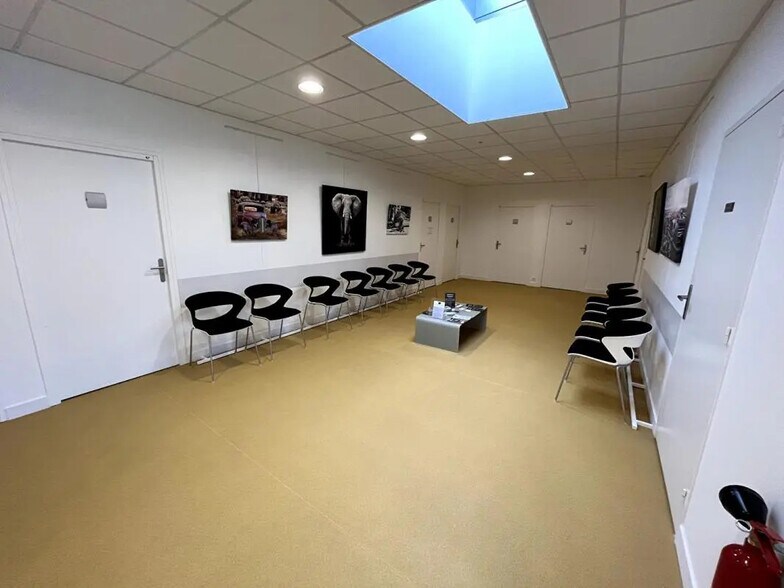 Office in Istres for lease - Interior Photo - Image 3 of 4
