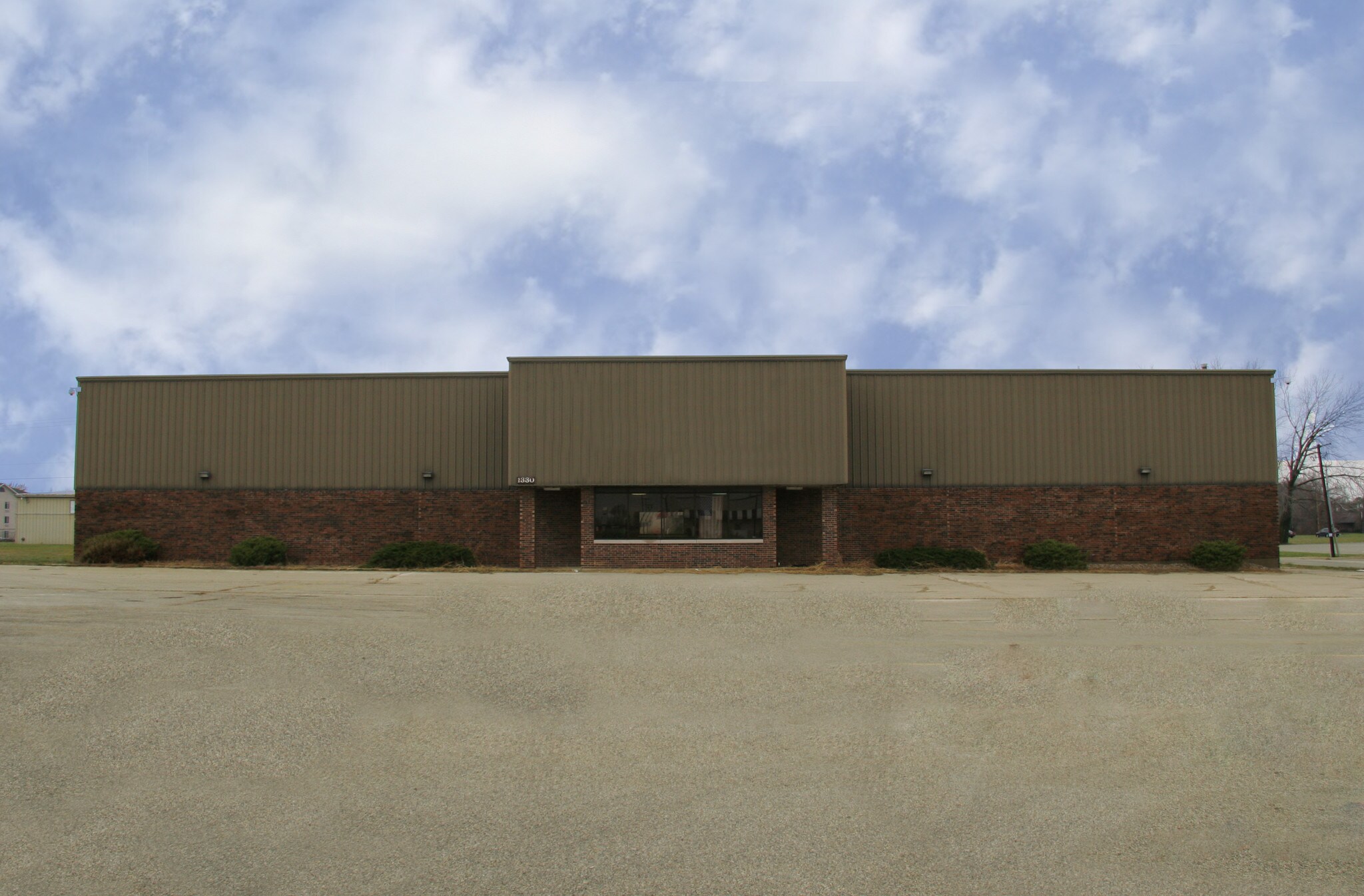 1330 Beth Blvd, Decatur, IL for sale Building Photo- Image 1 of 1
