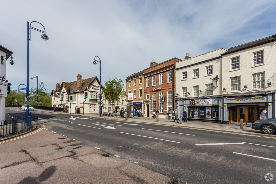 3-5 Market Sq, St Neots for lease - Primary Photo - Image 1 of 5