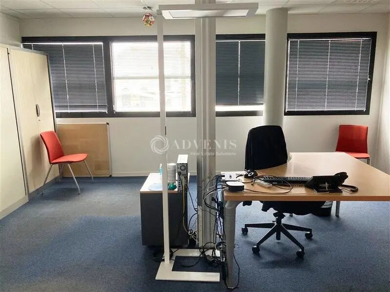 Office in Le Mans for lease Interior Photo- Image 1 of 4