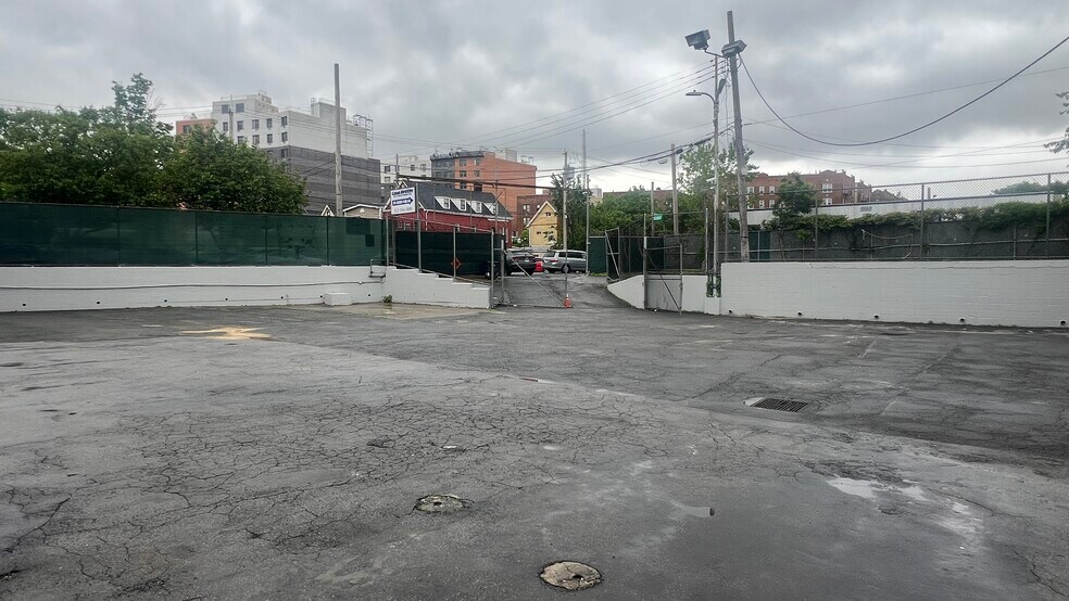 396 Morris Park Ave, Bronx, NY for lease - Building Photo - Image 3 of 11