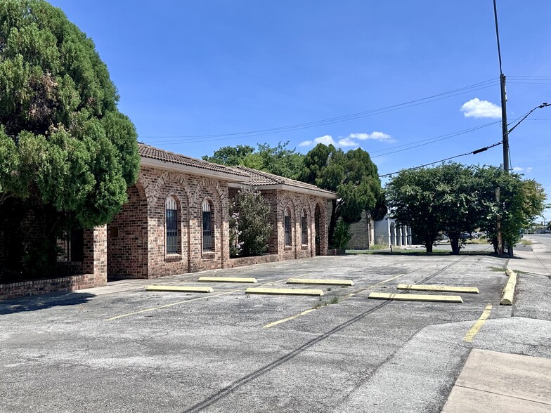 1700 S WW White Rd, San Antonio, TX for sale - Building Photo - Image 3 of 32