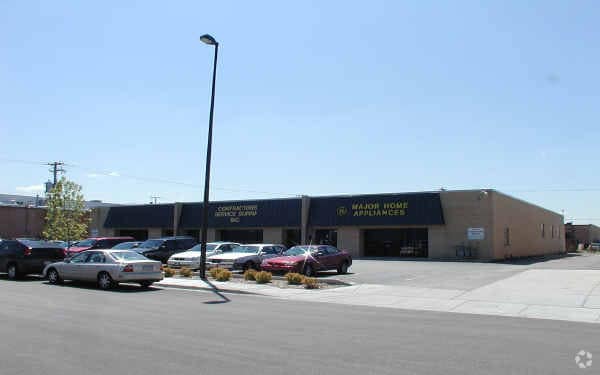 1545-1549 Burgundy Pky, Streamwood, IL for lease - Building Photo - Image 3 of 23