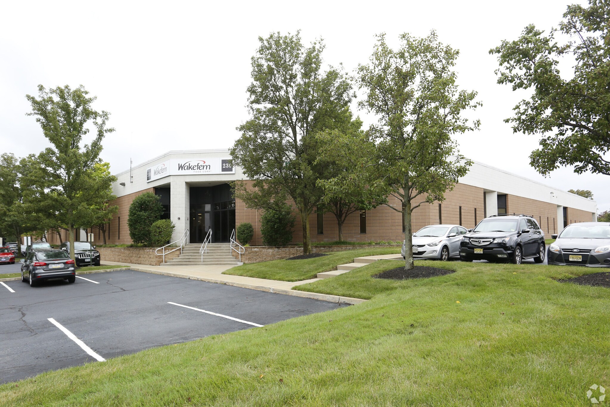 230-254 Raritan Center Pky, Edison, NJ for sale Primary Photo- Image 1 of 1