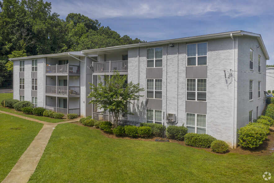 2823 Misty Waters Dr, Decatur, GA for sale - Primary Photo - Image 1 of 1