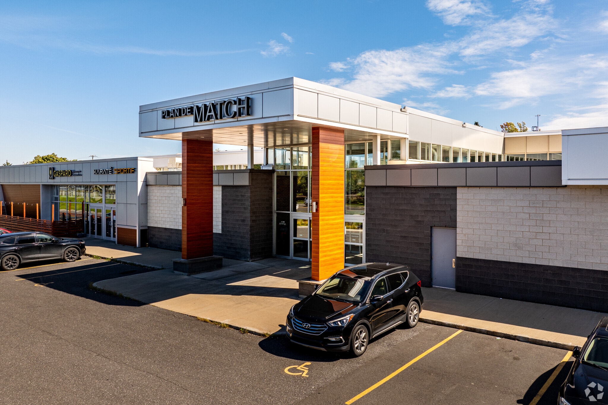 270-280 Boul Du Fort-Saint-Louis, Boucherville, QC for lease Primary Photo- Image 1 of 5