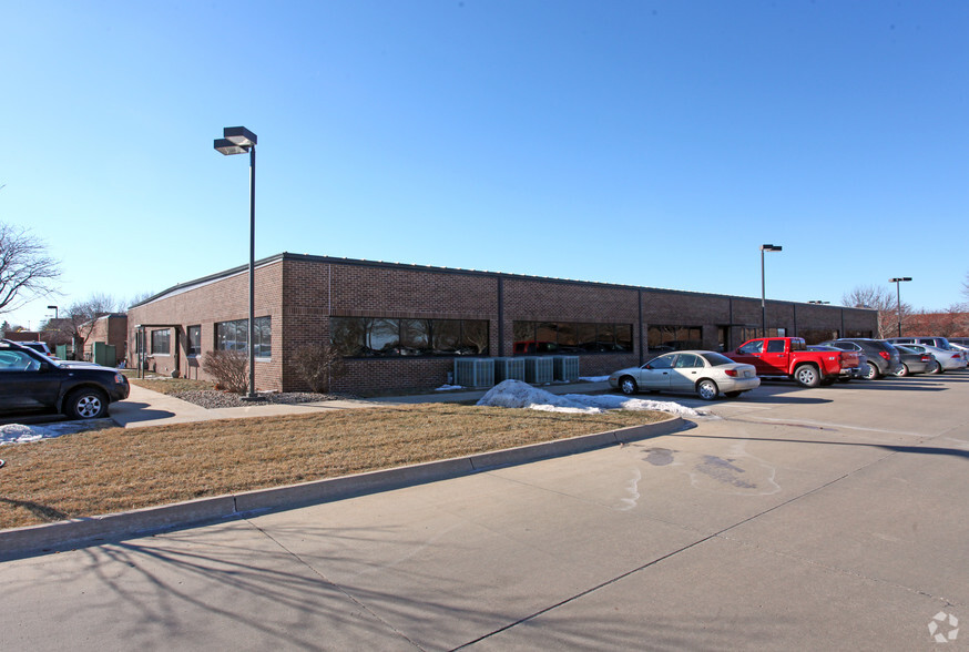 4201 Corporate Dr, West Des Moines, IA for lease - Building Photo - Image 2 of 13