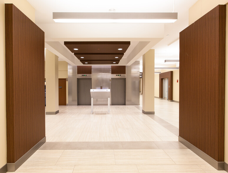 1600 University Ave W, Saint Paul, MN for lease - Lobby - Image 2 of 13