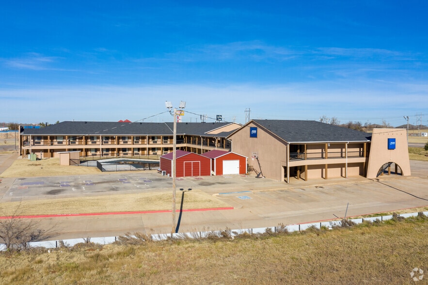 321 N Mustang Rd, Yukon, OK for sale - Primary Photo - Image 1 of 1