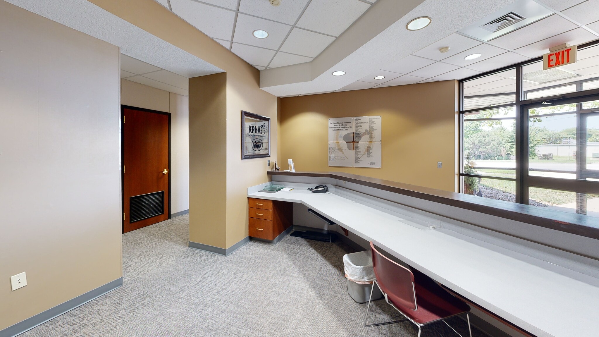 1020 SW Fairlawn Rd, Topeka, KS for sale Interior Photo- Image 1 of 5