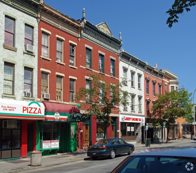 121 4th St, Troy, NY 12180