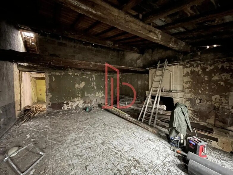 Office in Bordeaux for lease - Interior Photo - Image 2 of 4