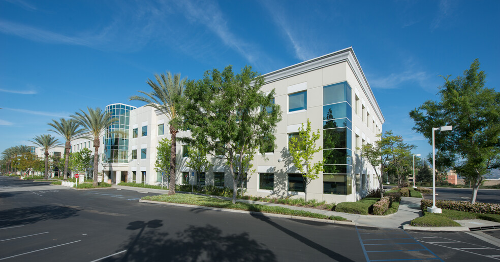 21688 Gateway Center Dr, Diamond Bar, CA for lease - Building Photo - Image 3 of 25