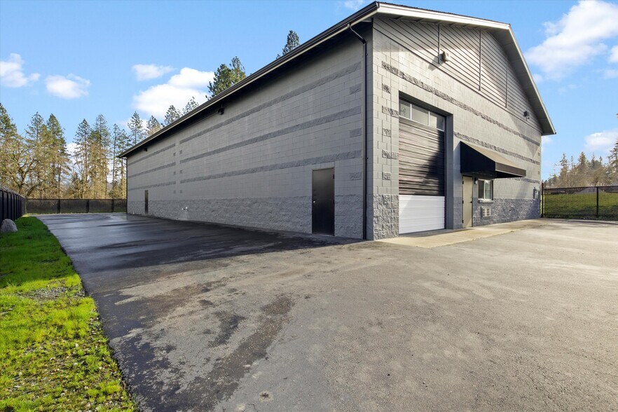 1877 Hubbard Ln, Grants Pass, OR for sale - Primary Photo - Image 1 of 1