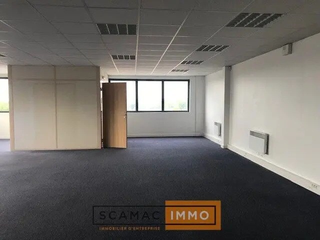 Office in Rognac for lease Interior Photo- Image 1 of 5