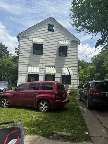 20 unit with 9.77% cap rate portfolio of 6 properties for sale on LoopNet.com - Building Photo - Image 2 of 4