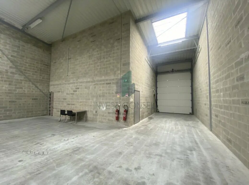 Ennery, VDO 95300 - Unit Cellule A4 - - Interior Photo - Image 1 of 8