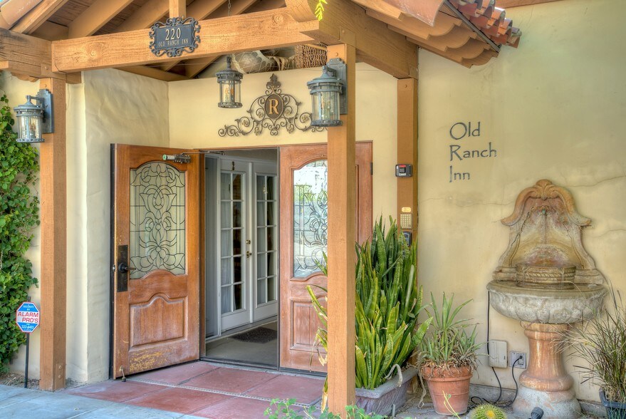 220 S Patencio Rd Palm Springs Ca 92262 Motel Property For Old Ranch Inn 4 833 Sf Hospitality Building Offered At 2 500 000 A 8 Cap Rate In Palm Springs Ca