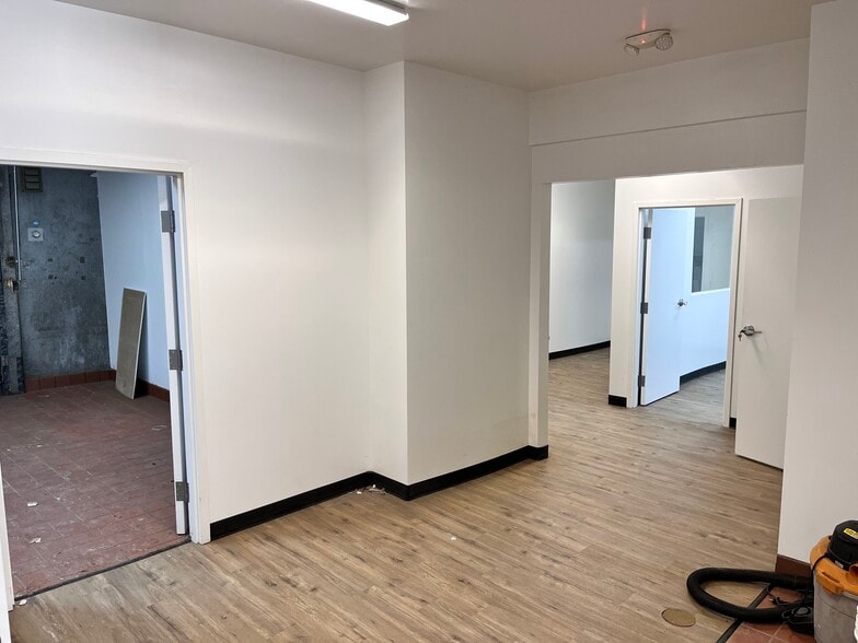 1710 E 12th St, Oakland, CA for sale - Interior Photo - Image 2 of 16