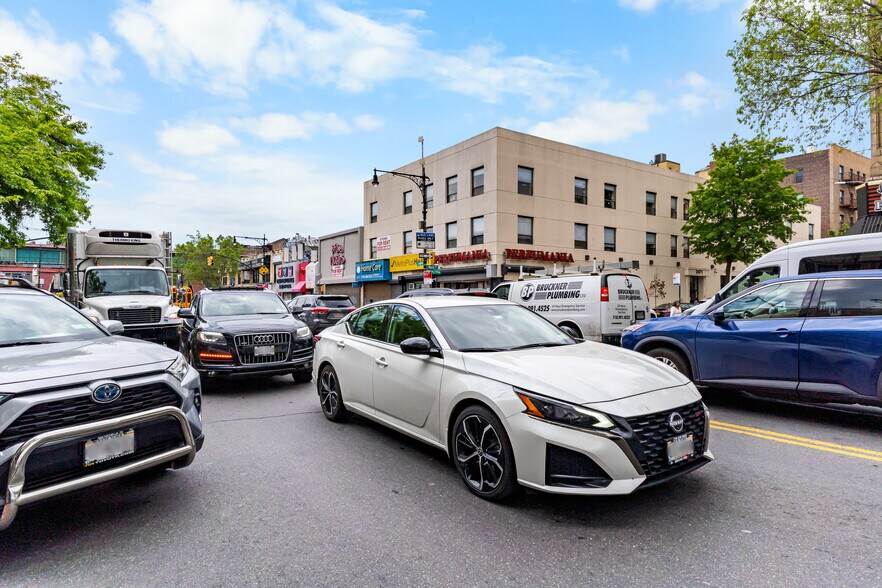 1-17 E Fordham Rd, Bronx, NY for lease - Building Photo - Image 2 of 4