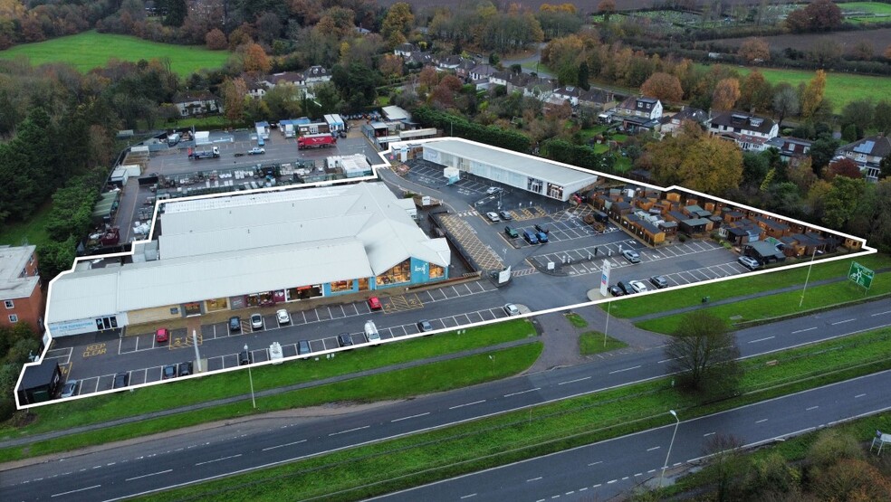 Albert Bygrave Retail Park portfolio of 3 properties for sale on LoopNet.com - Building Photo - Image 1 of 5