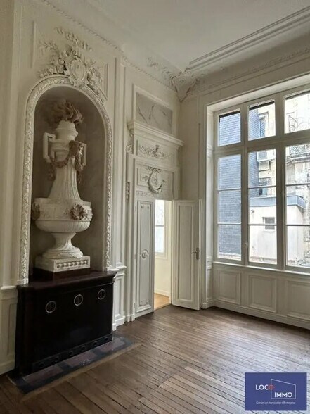 Office in Bordeaux for lease - Interior Photo - Image 2 of 7