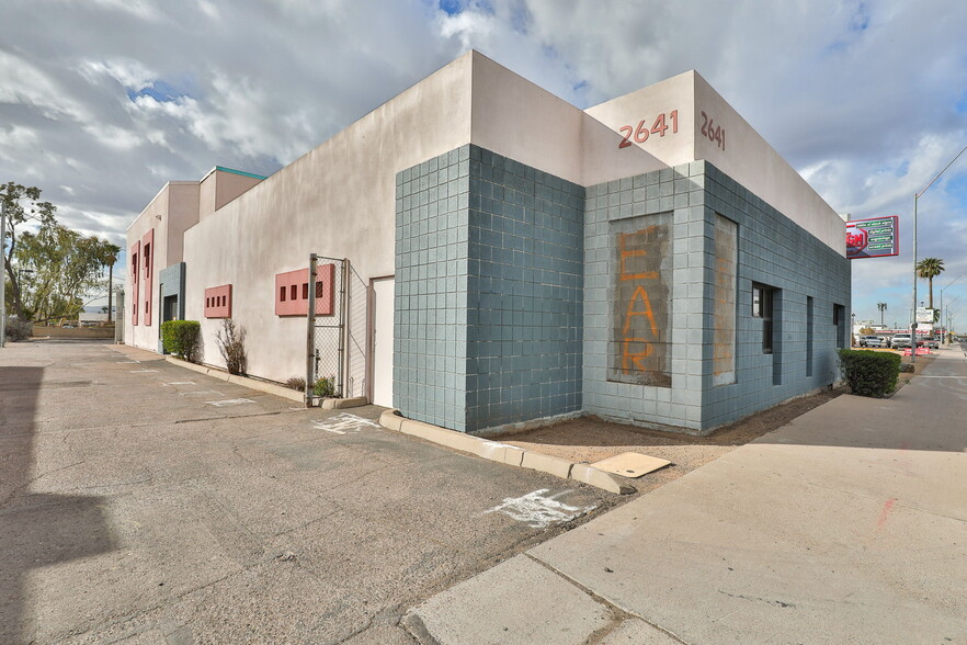 2641 E McDowell Rd, Phoenix, AZ for lease - Building Photo - Image 2 of 13