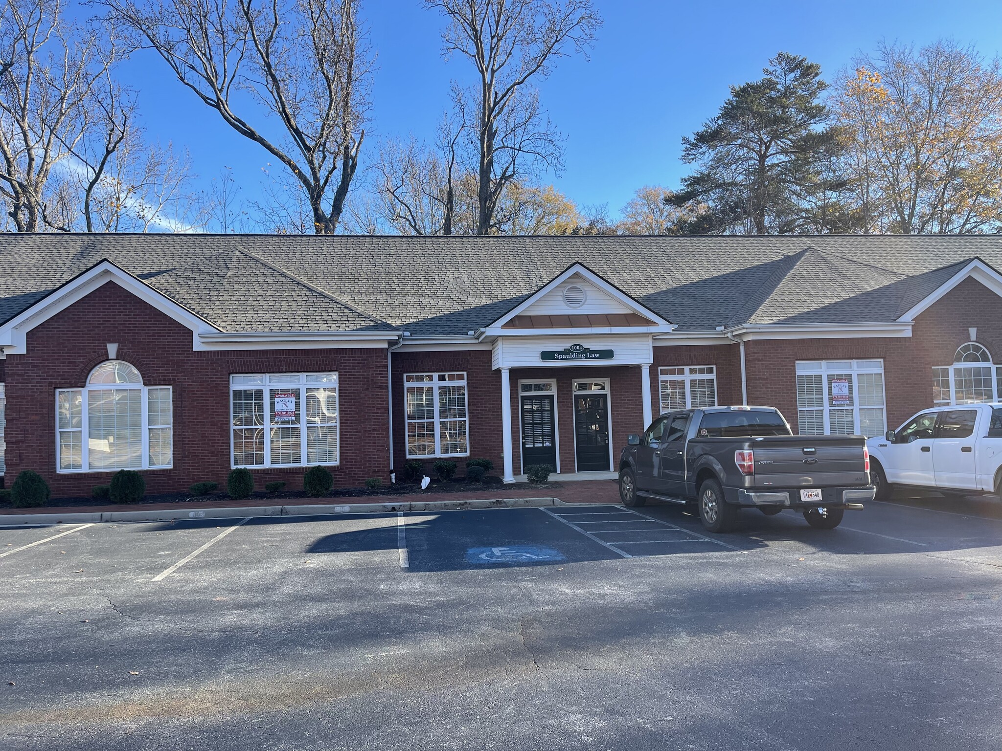 327 Dahlonega Rd, Cumming, GA for lease Primary Photo- Image 1 of 10