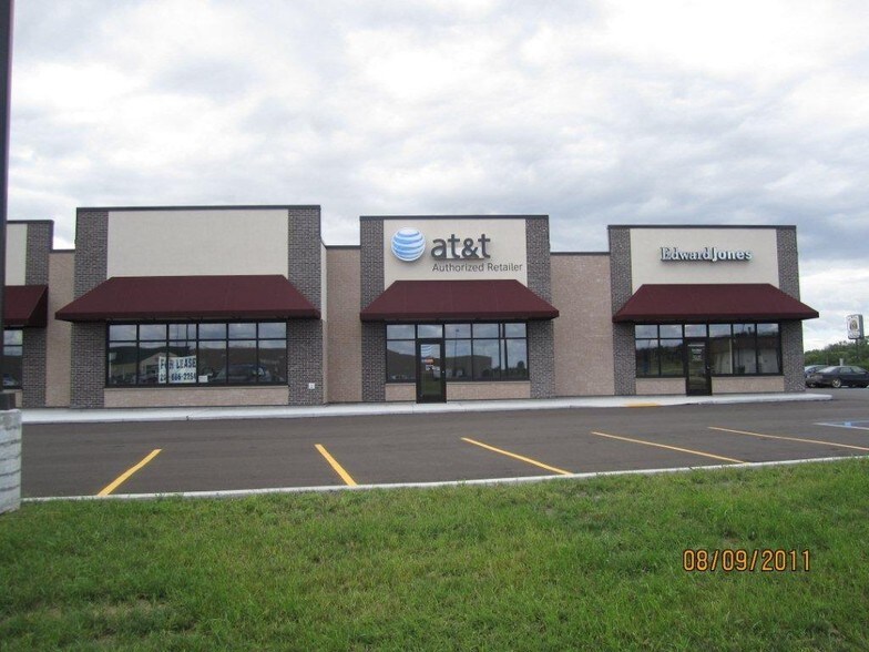 2015 Sahlstrom Dr, Crookston, MN for sale - Building Photo - Image 1 of 1