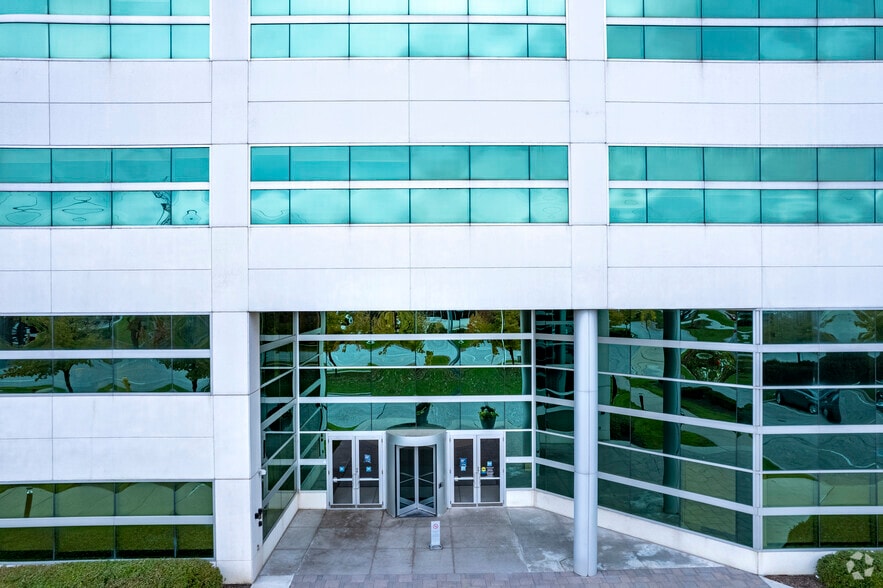 1380 Rodick Rd, Markham, ON for sale - Building Photo - Image 3 of 11