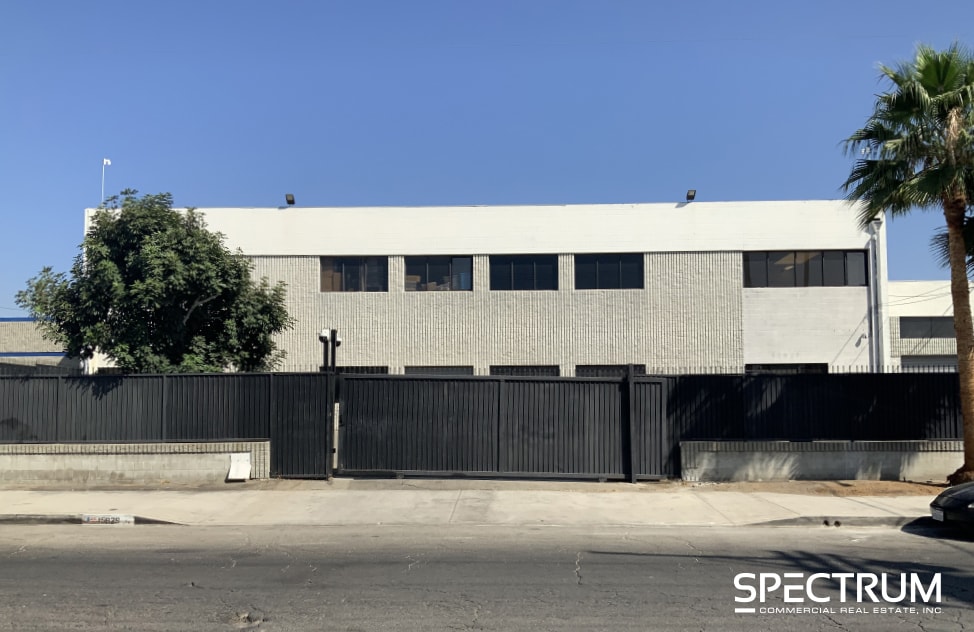 15927-15929 Arminta St, Van Nuys, CA for lease Building Photo- Image 1 of 16