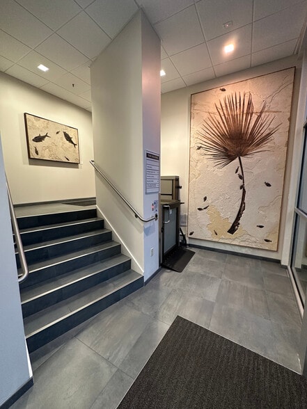 2341 Eastlake Ave E, Seattle, WA for lease - Building Photo - Image 3 of 7